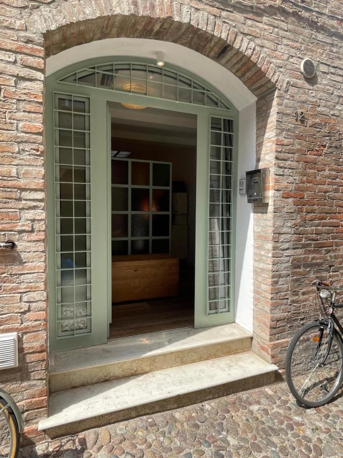 Estense 12 Appartamento In Centro Citta Ferrara Exterior foto